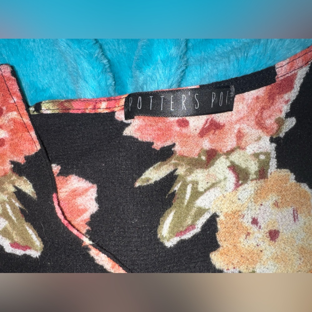 Floral Top - Picture 2 of 3